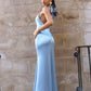 Vestido de satén de corte sirena con corpiño halter retorcido y entallado Astee T2005