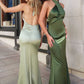 Vestido de satén de corte sirena con corpiño halter retorcido y entallado Astee T2005