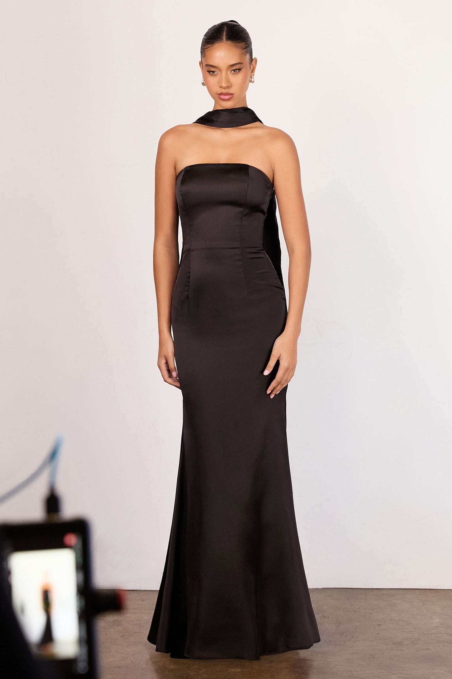 Vestido de Noche Sirena sin Tirantes Ajustado Astee T2012 con Pañuelo