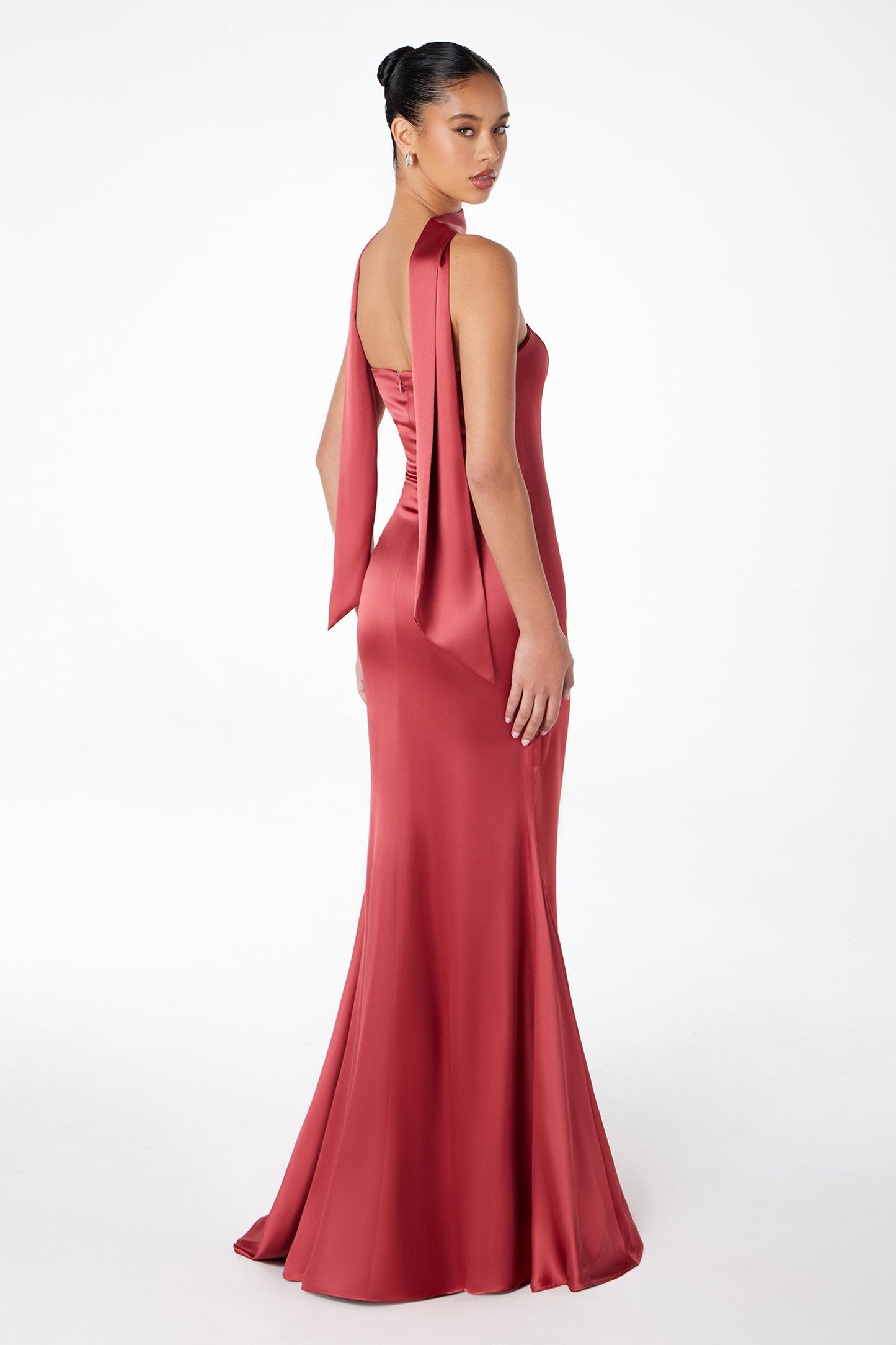 Vestido de Noche Sirena sin Tirantes Ajustado Astee T2012 con Pañuelo