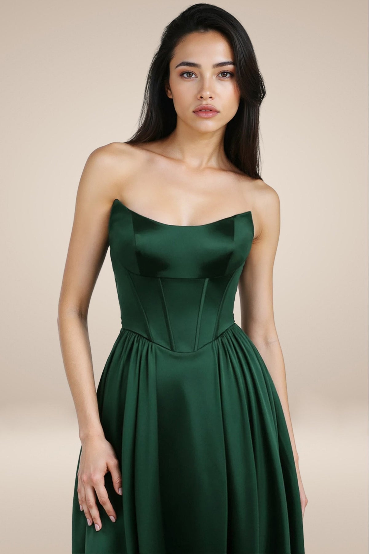 Vestido de fiesta semilargo de satén sin tirantes con corte A Amoris T612