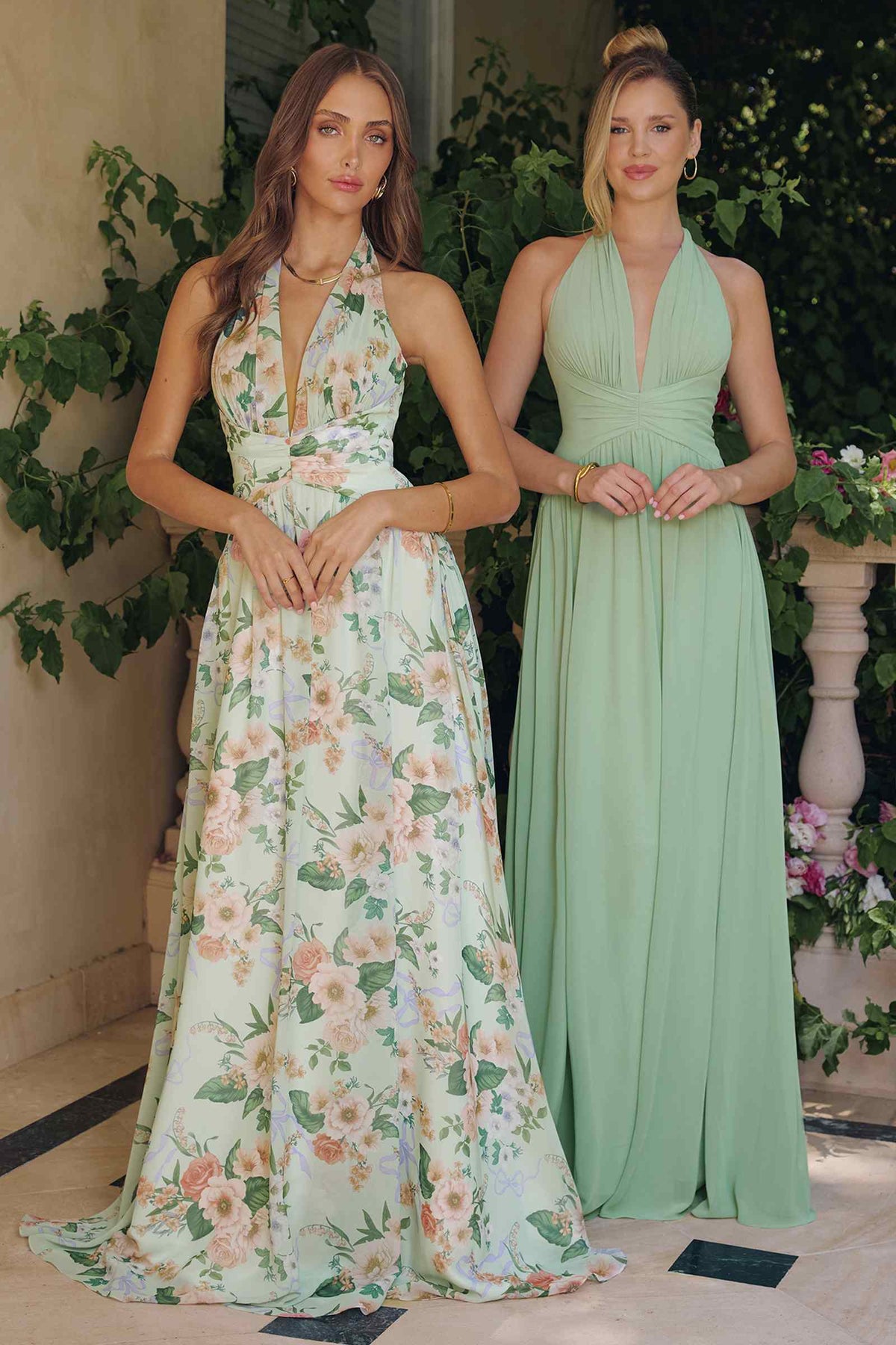 Vestido de Noche con Cuello Plunge, Corte A y Estampado Floral Amoris T719