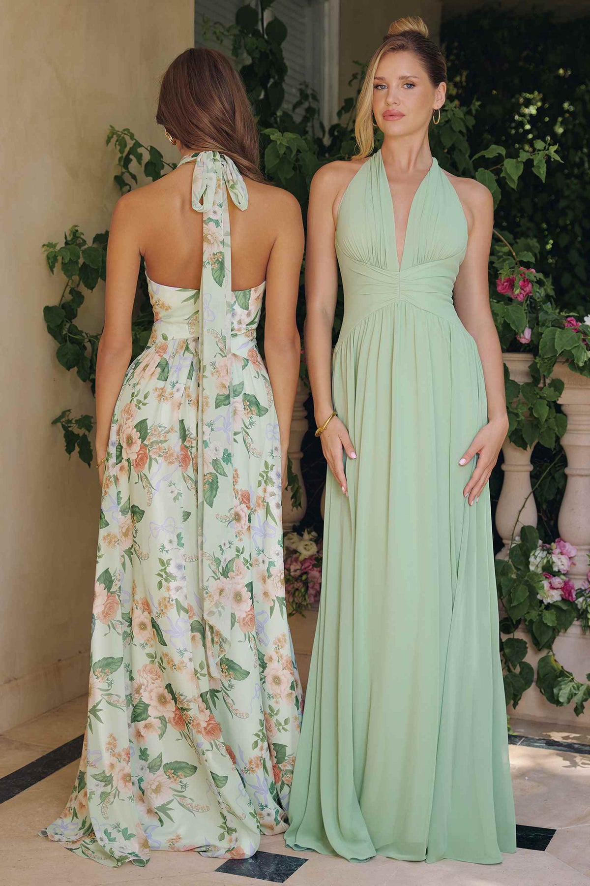 Vestido de noche Amoris T715 de chifón con escote halter y corte en A