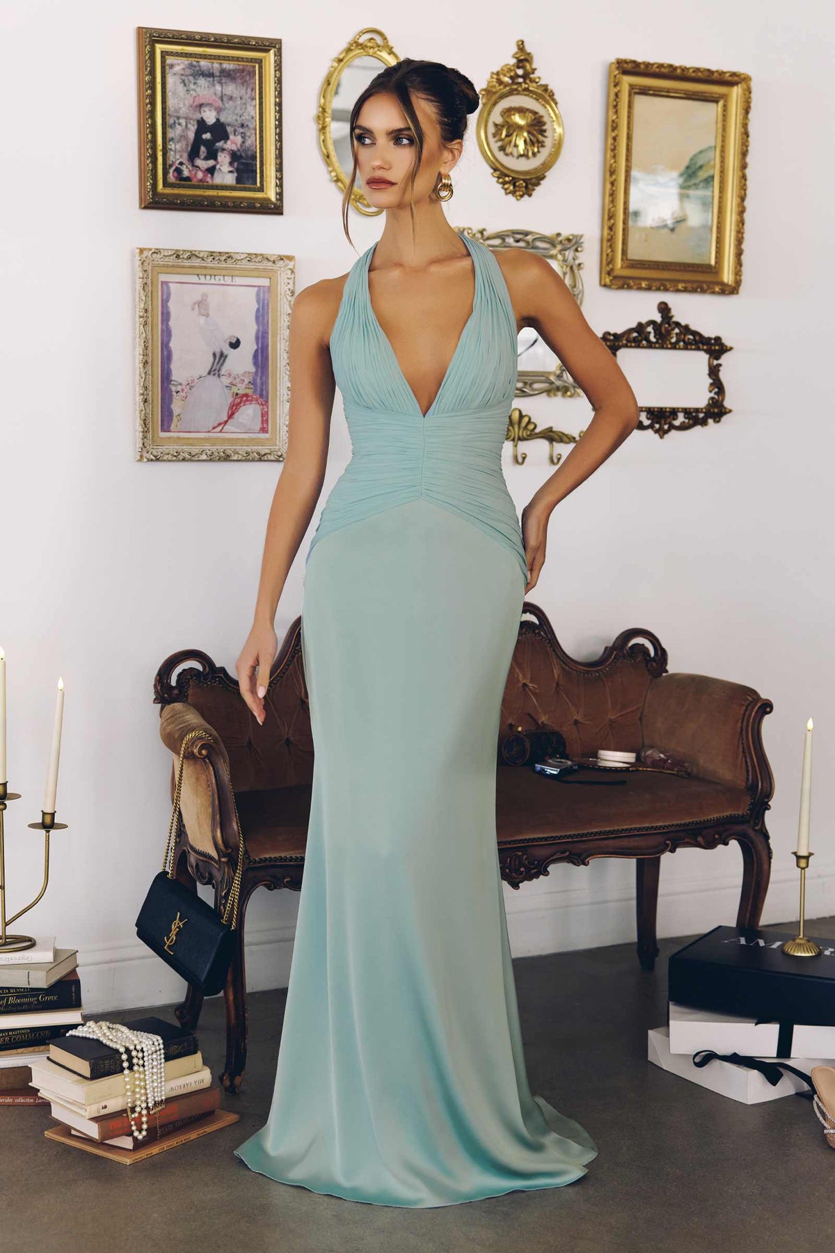 Amoris T720 Vestido de noche largo de satén liso con cuello halter