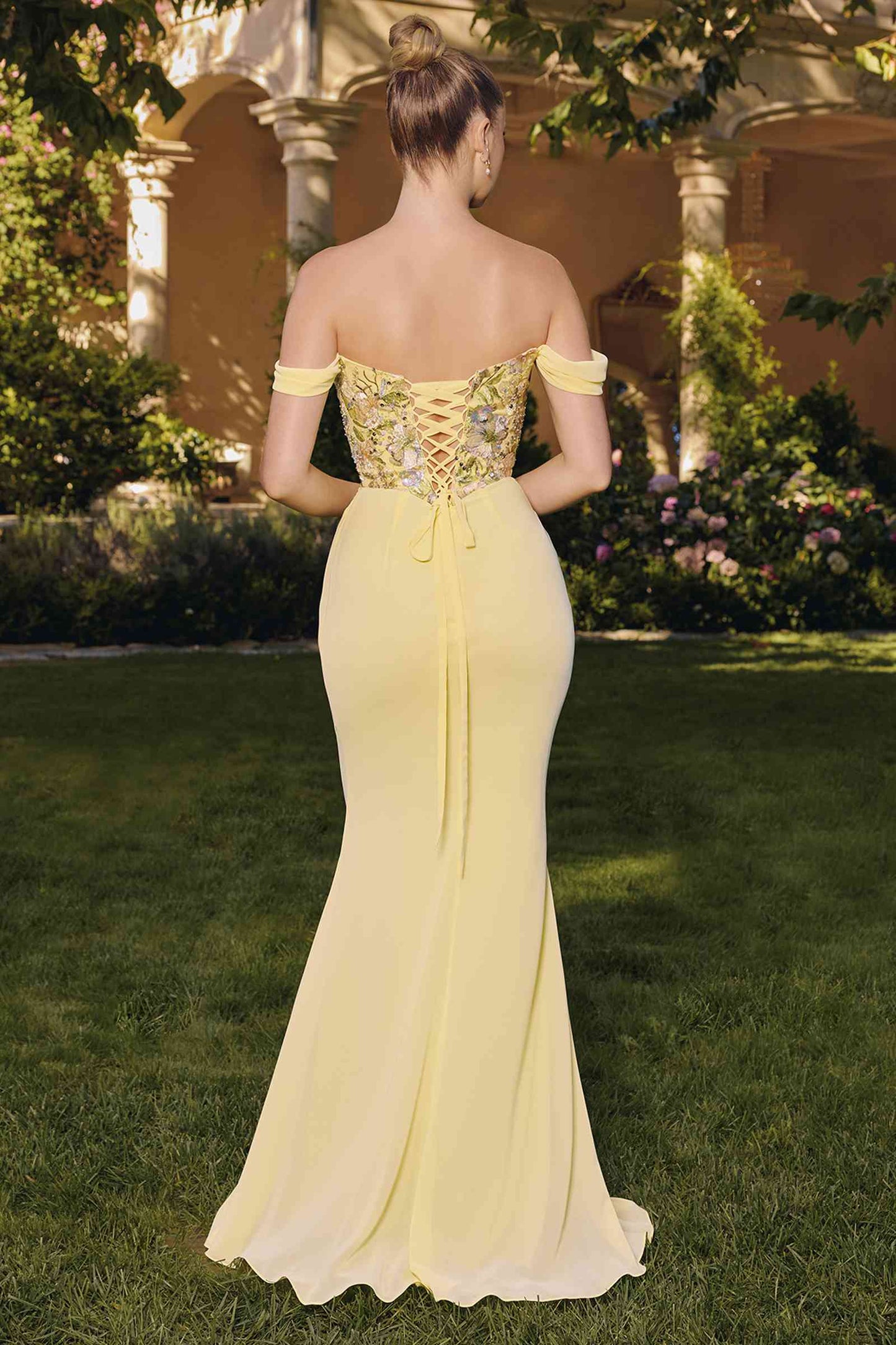 Vestido de noche de chifón tipo sirena ajustado con hombros descubiertos Amoris T721