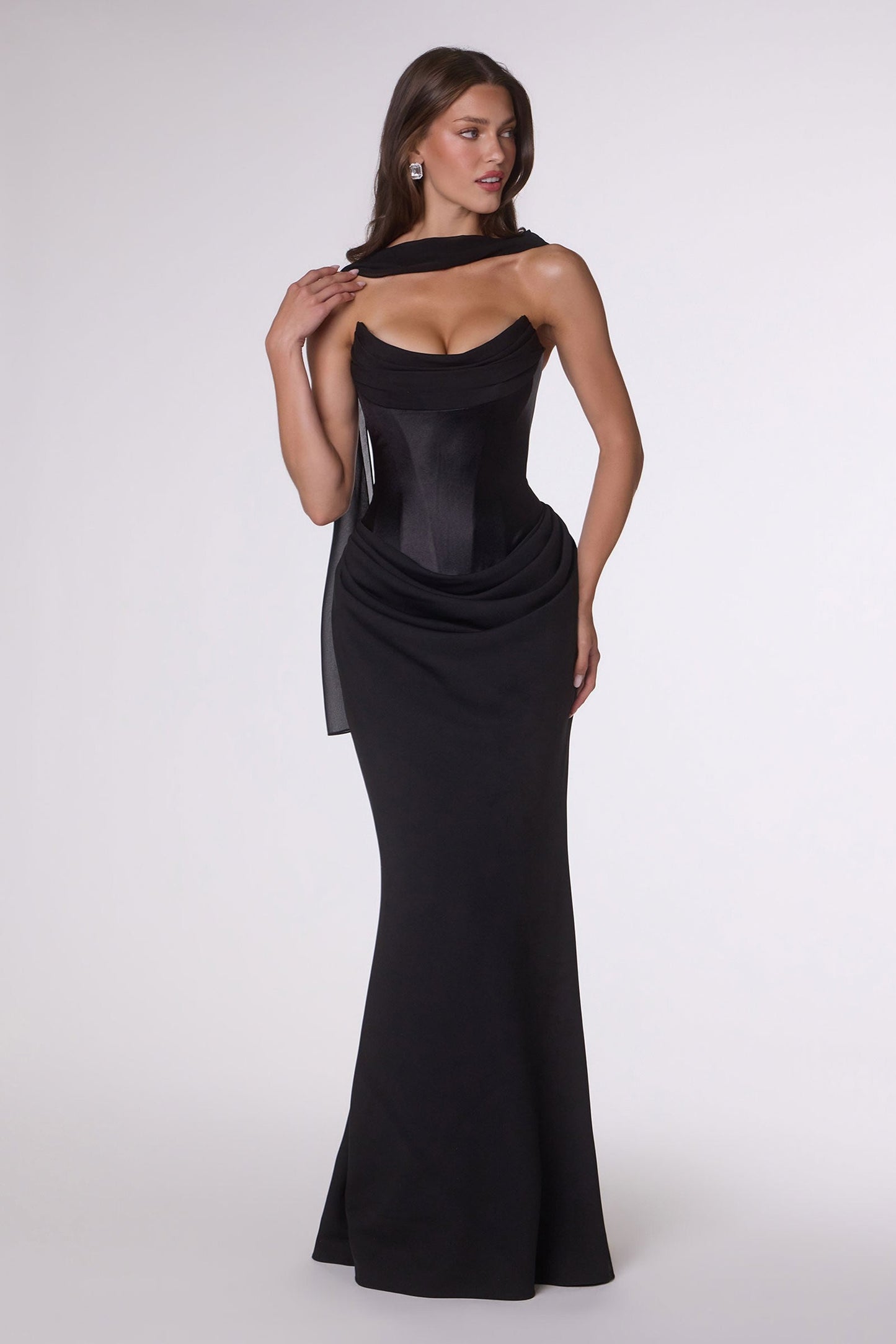 Amoris T732 Vestido de noche semi-formal sin tirantes con corte columna