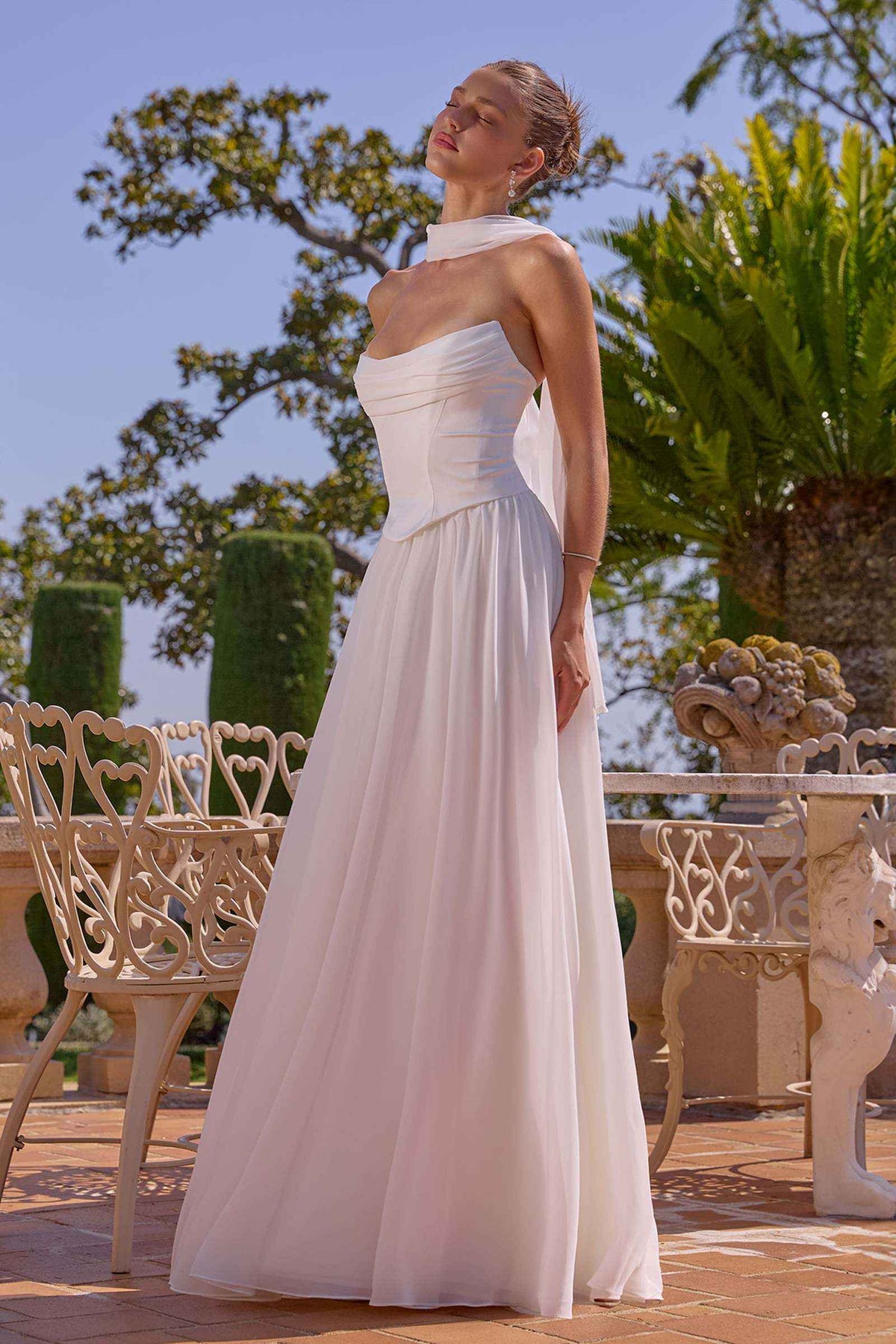 Amoris T741W Vestido de Noche Largo de Chifón Blanco Roto sin Tirantes con Caída en A