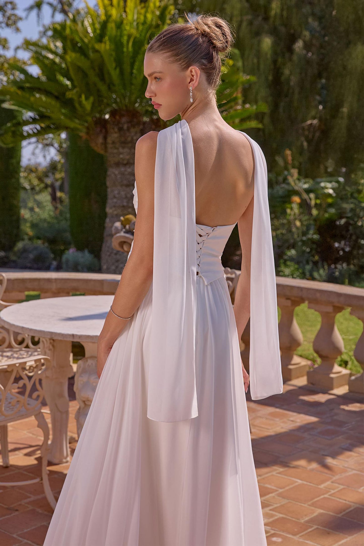 Amoris T741W Vestido de Noche Largo de Chifón Blanco Roto sin Tirantes con Caída en A