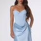 Vestido palabra de honor Amoris T746 con corpiño ajustado y minifalda de volantes escalonados