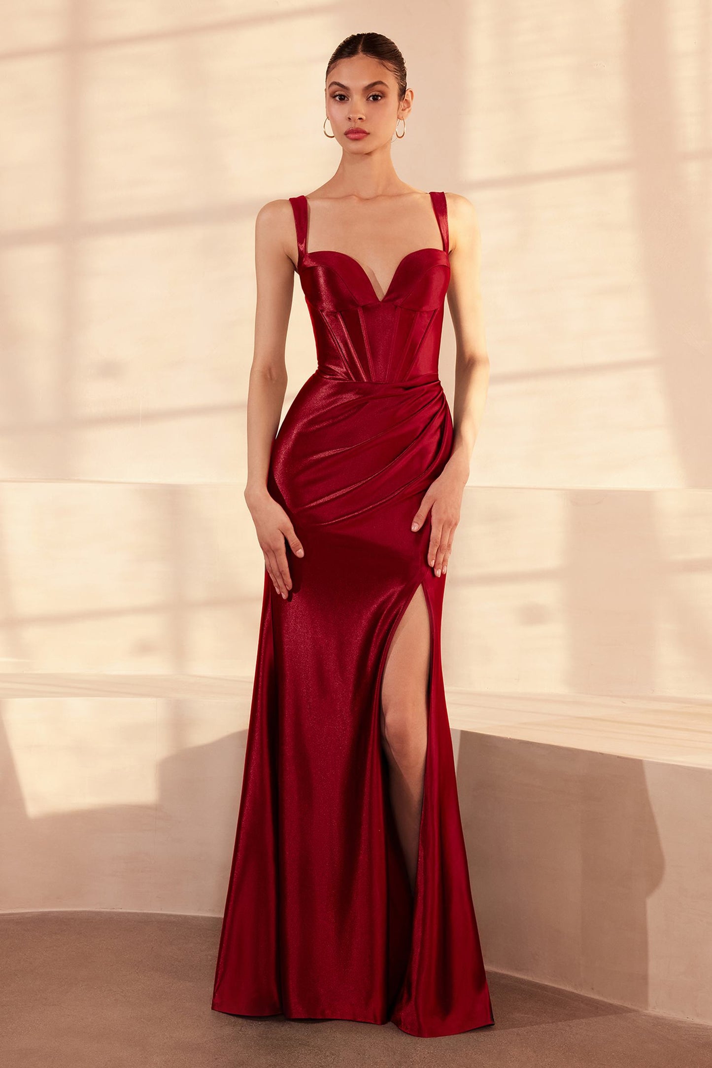Vestido de gala largo de satén con corsé ajustado Ladivine Amoris T813