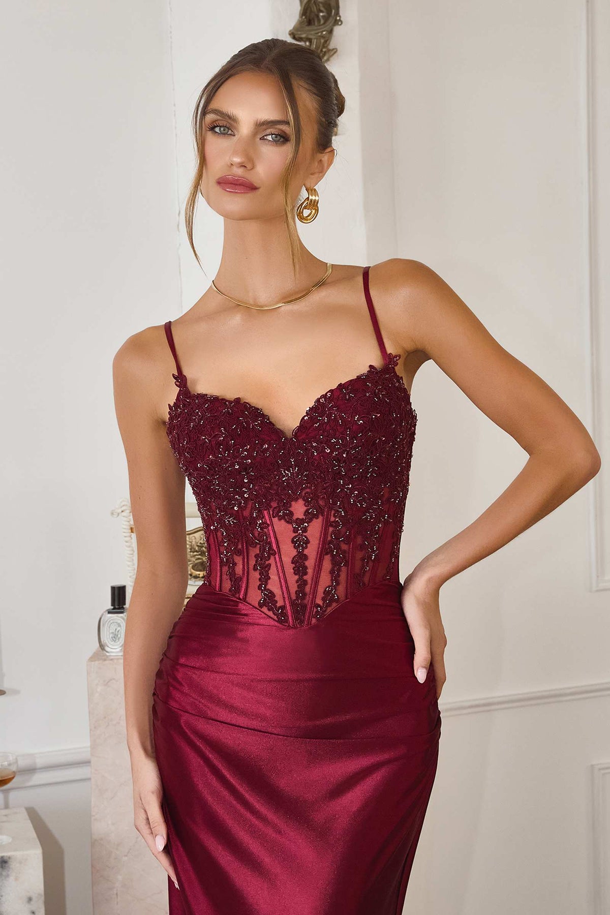 LIQUIDACIÓN - Vestido de noche Amoris T819 de satén elástico color borgoña corte sirena (Talla XS)