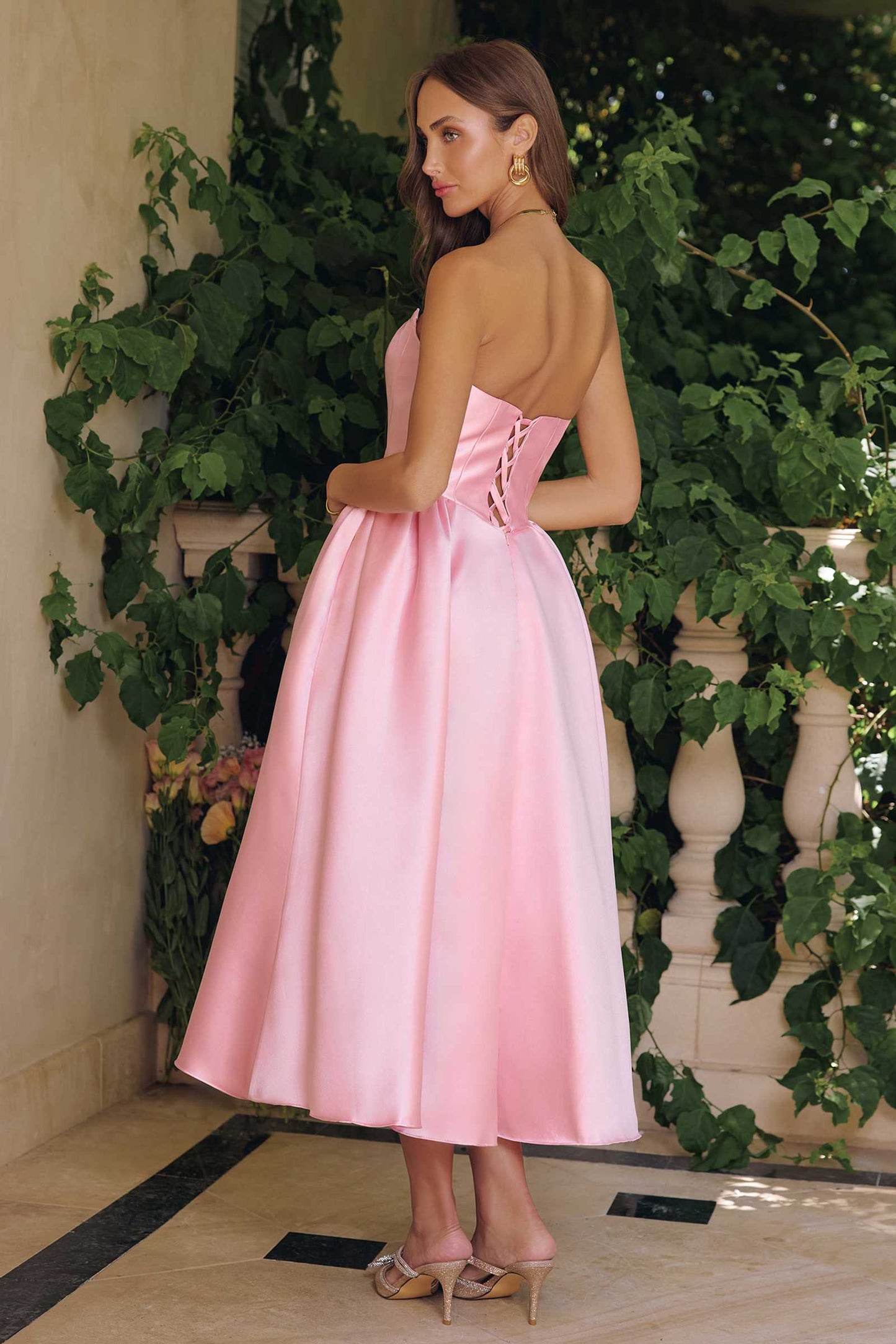 Amoris T822 Elegante Vestido Midi de Mikado sin Tirantes Atemporal