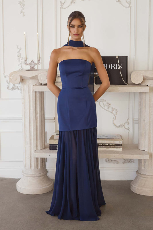 Vestido Amoris T825 sin tirantes con corpiño de satén y falda plisada de gasa