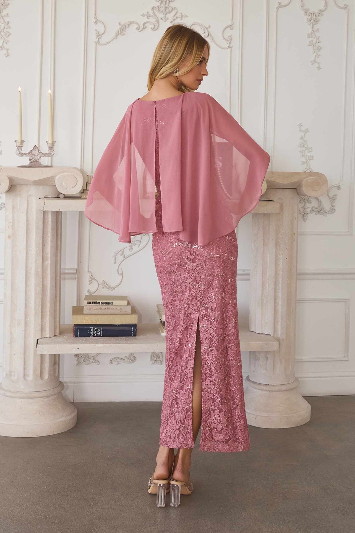 Vestido de Noche de Encaje con Lentejuelas Amoris T906 y Capa Superpuesta Transparente Desmontable