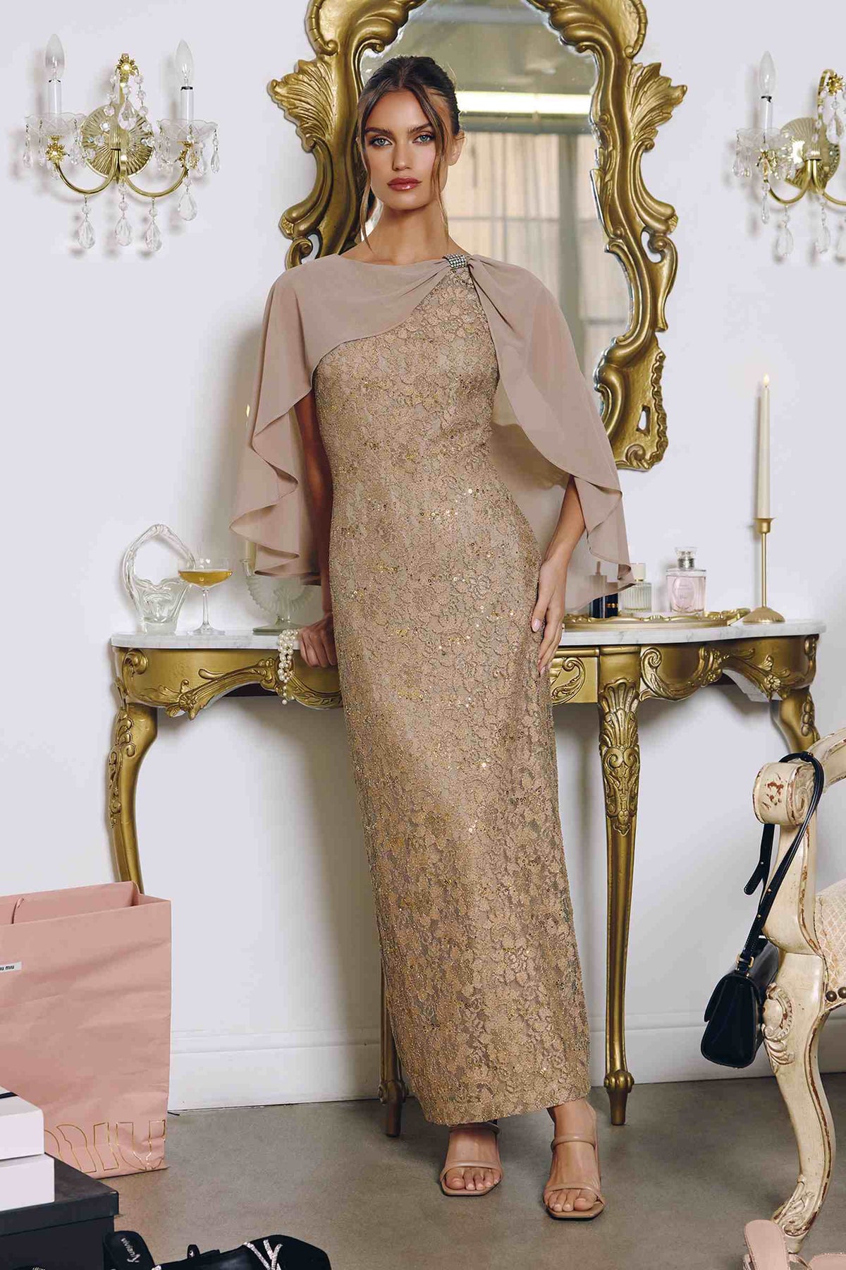 Vestido de Noche de Encaje con Lentejuelas Amoris T906 y Capa Superpuesta Transparente Desmontable