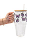 Vasos de cristal con margaritas y mariposas