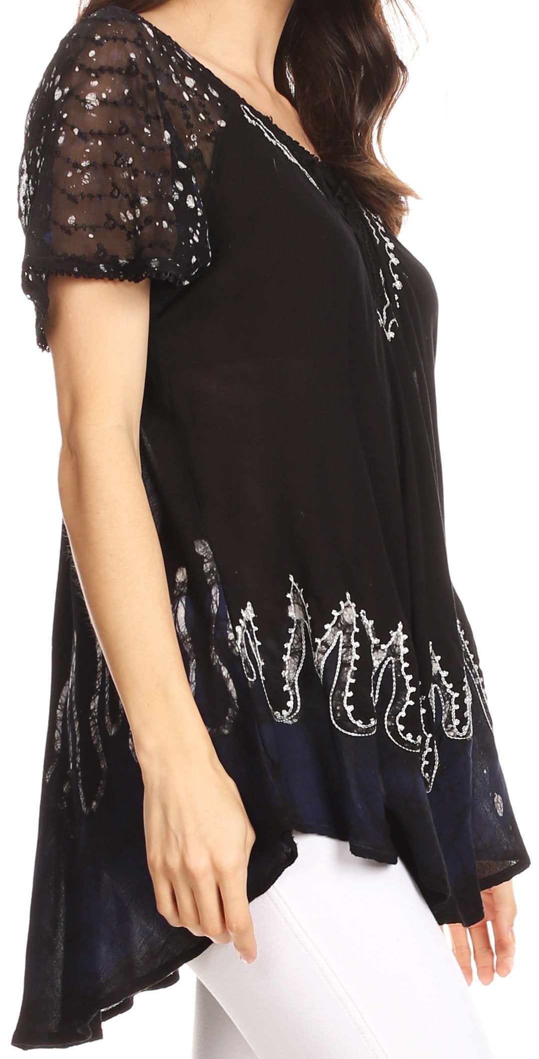 Blusa/Top Sakkas Cora de Manga Corta con Bordado y Diseño Batik de Corte Holgado