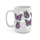 Vasos de cristal con margaritas y mariposas