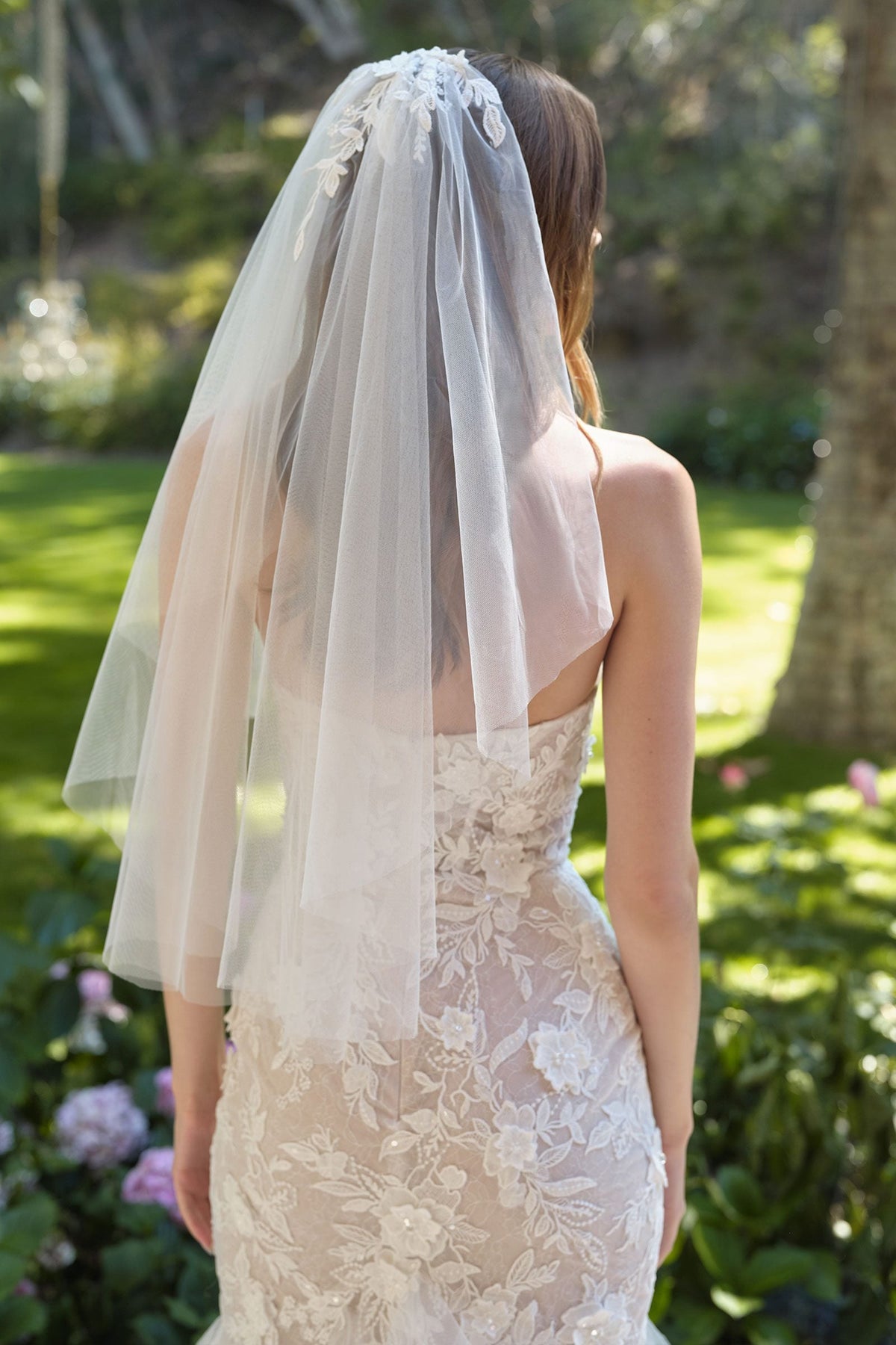 Vestido de novia strapless Andrea & Leo WL062 entallado y con vuelo, incluye velo