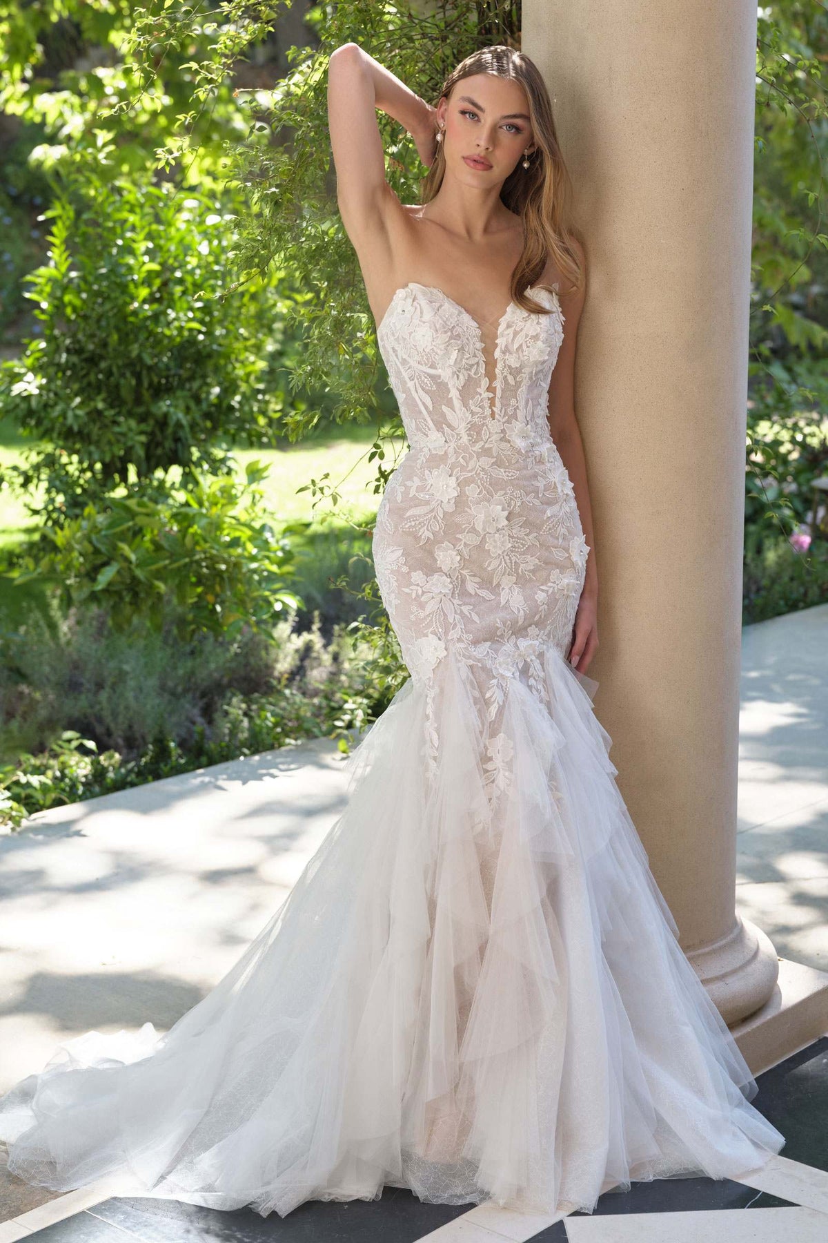 Vestido de novia strapless Andrea & Leo WL062 entallado y con vuelo, incluye velo