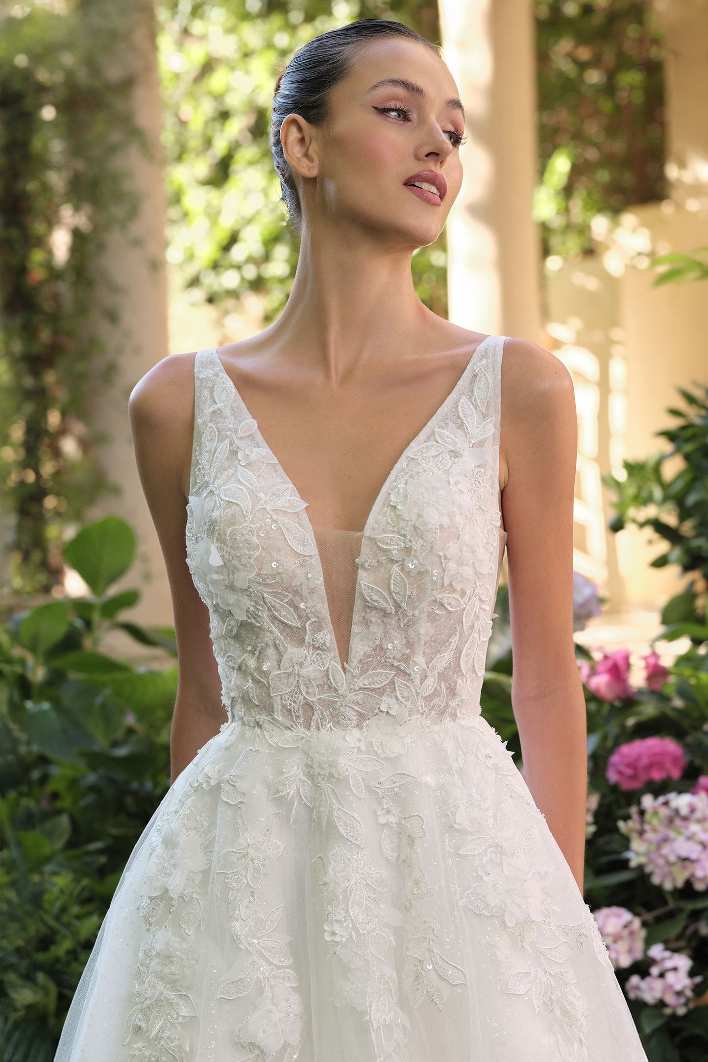Vestido de gala de boda de línea A con escote en V profundo Andrea y Leo WL064