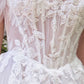 Vestido de novia de corte A con apliques florales de encaje y hombros descubiertos Andrea & Leo WL089