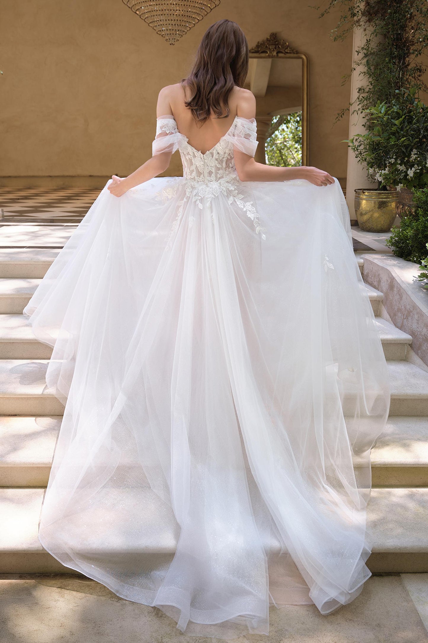 Vestido de novia de corte A con apliques florales de encaje y hombros descubiertos Andrea & Leo WL089