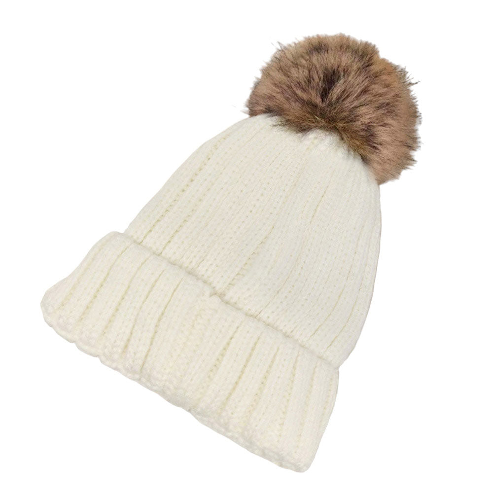 Gorro de punto liso con pompón de piel sintética