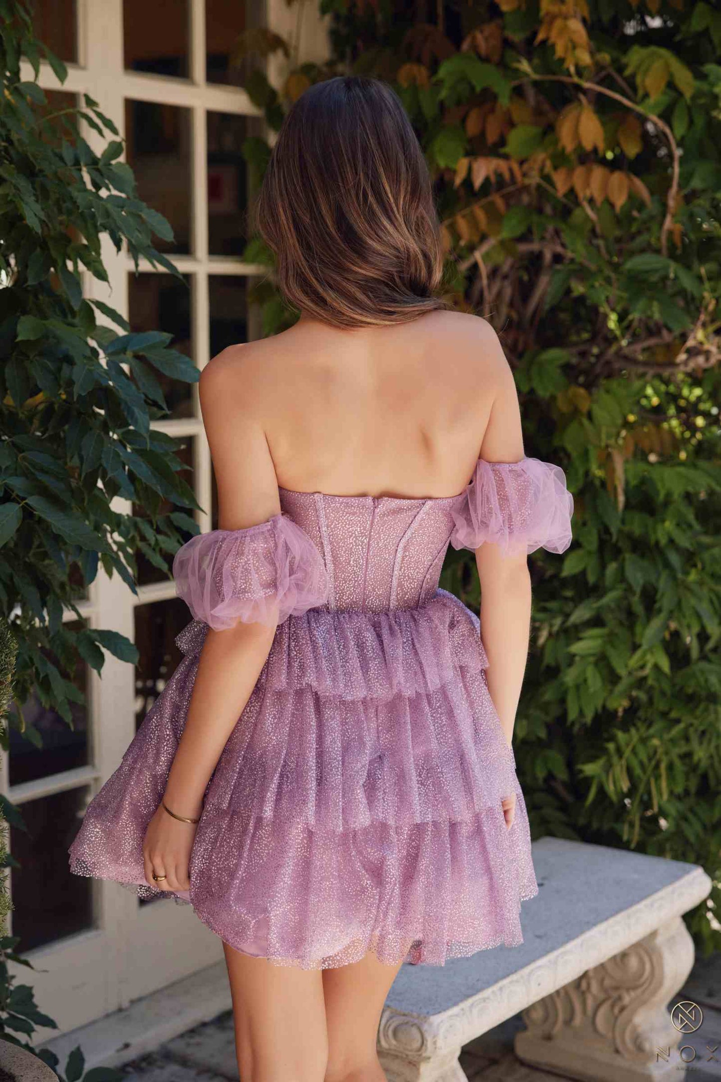 Vestido corto sin tirantes de corte A con puños desmontables Nox Anabel Y860