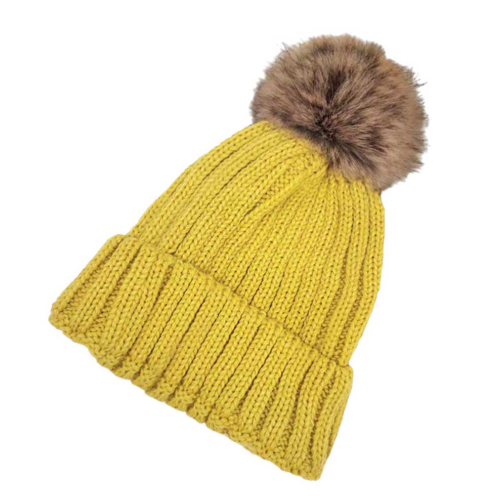 Gorro de punto liso con pompón de piel sintética