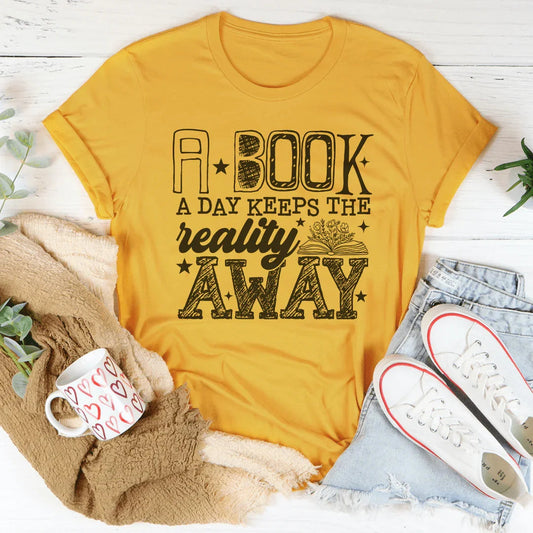 Una lectura al día mantiene la realidad a raya. Camiseta