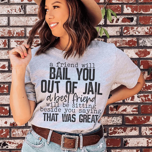 Camiseta Un Amigo Te Sacará de la Cárcel