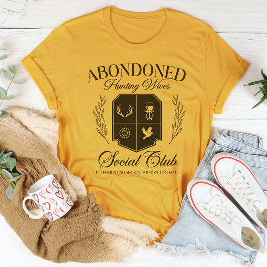 Camiseta "Club Social de Esposas Abandonadas por Cazadores"