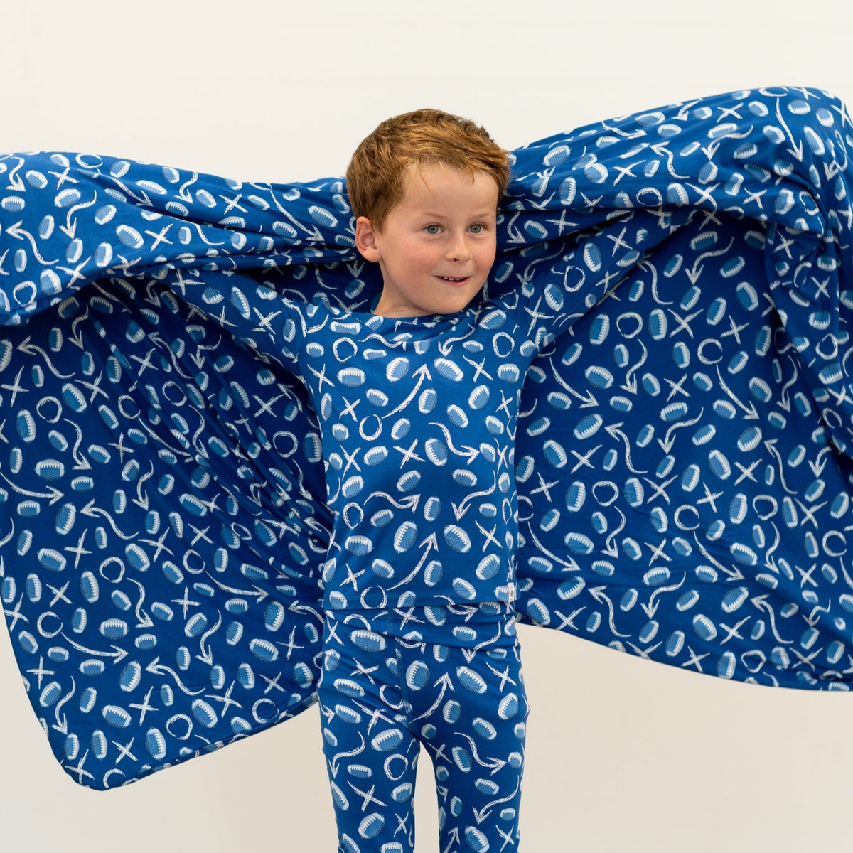 Pijama de niño mayor con diseño de libro de jugadas de fútbol azul