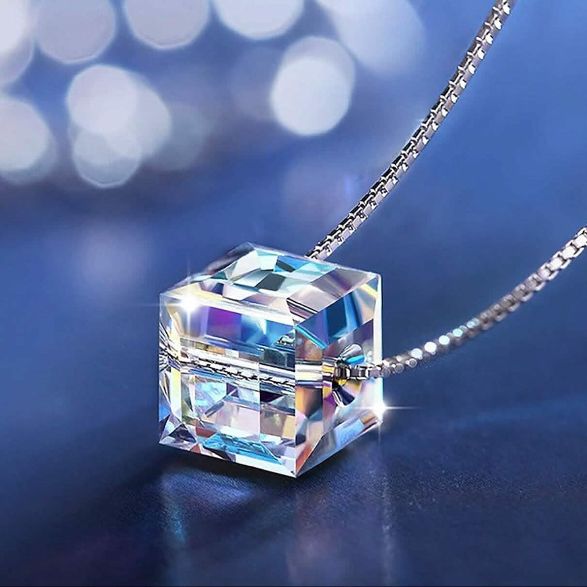 Collar de cubo de cristal boreal hecho con cristal de Swarovski