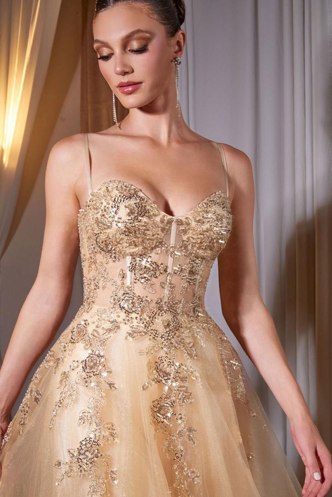 Ladivine C177 Vestido largo de tul brillante con apliques florales de encaje y corte en A