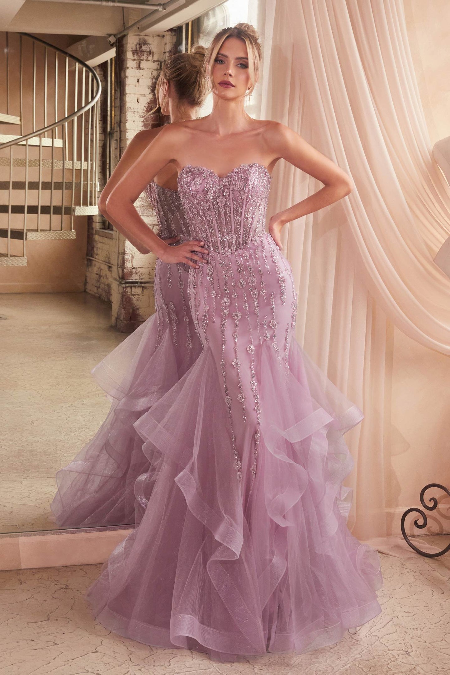 Ladivine CD332 - Vestido de noche tipo sirena con capas largas de tul escalonadas y corsé transparente con ballenas