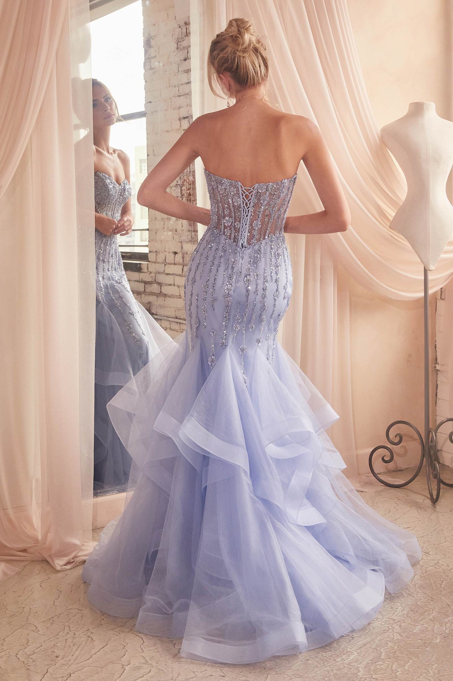 Ladivine CD332 - Vestido de noche tipo sirena con capas largas de tul escalonadas y corsé transparente con ballenas
