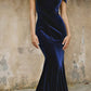 Cinderella Divine CH139 Vestido largo de terciopelo ajustado con hombros descubiertos