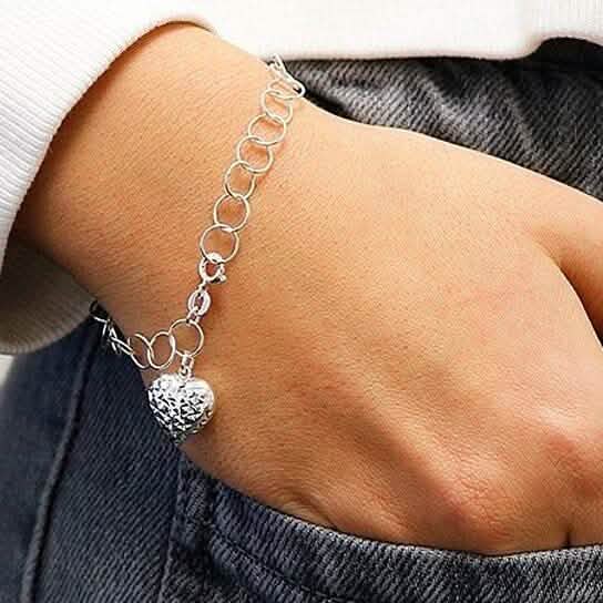 Pulsera con dije de corazón tallado en diamante