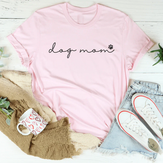 Classic Pet Parent Aesthetic Top – "Dog Mom" Retro Serif Graphic Shirt
