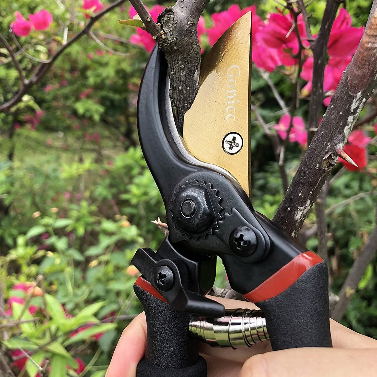 Tijeras de podar profesionales prémium Gonicc de titanio de 8" con hoja bypass