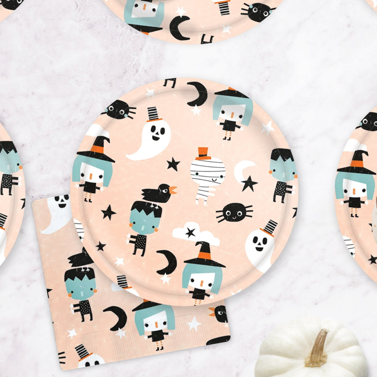 Platos de cartón con icono de amigos de Halloween