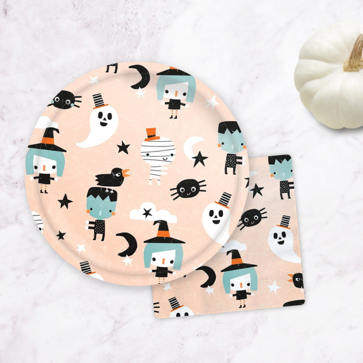 Platos de cartón con icono de amigos de Halloween
