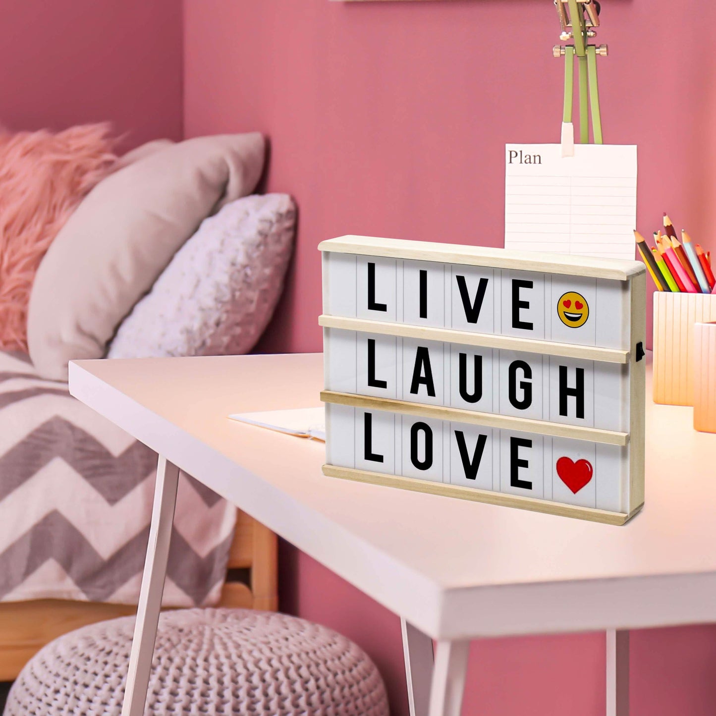 Caja de luz LED de madera Hearth & Haven con mensaje iluminado
