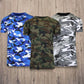Camiseta de manga corta con cuello redondo y estampado de camuflaje para hombre
