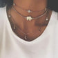 Collar de cadena multicapa hasta la clavícula