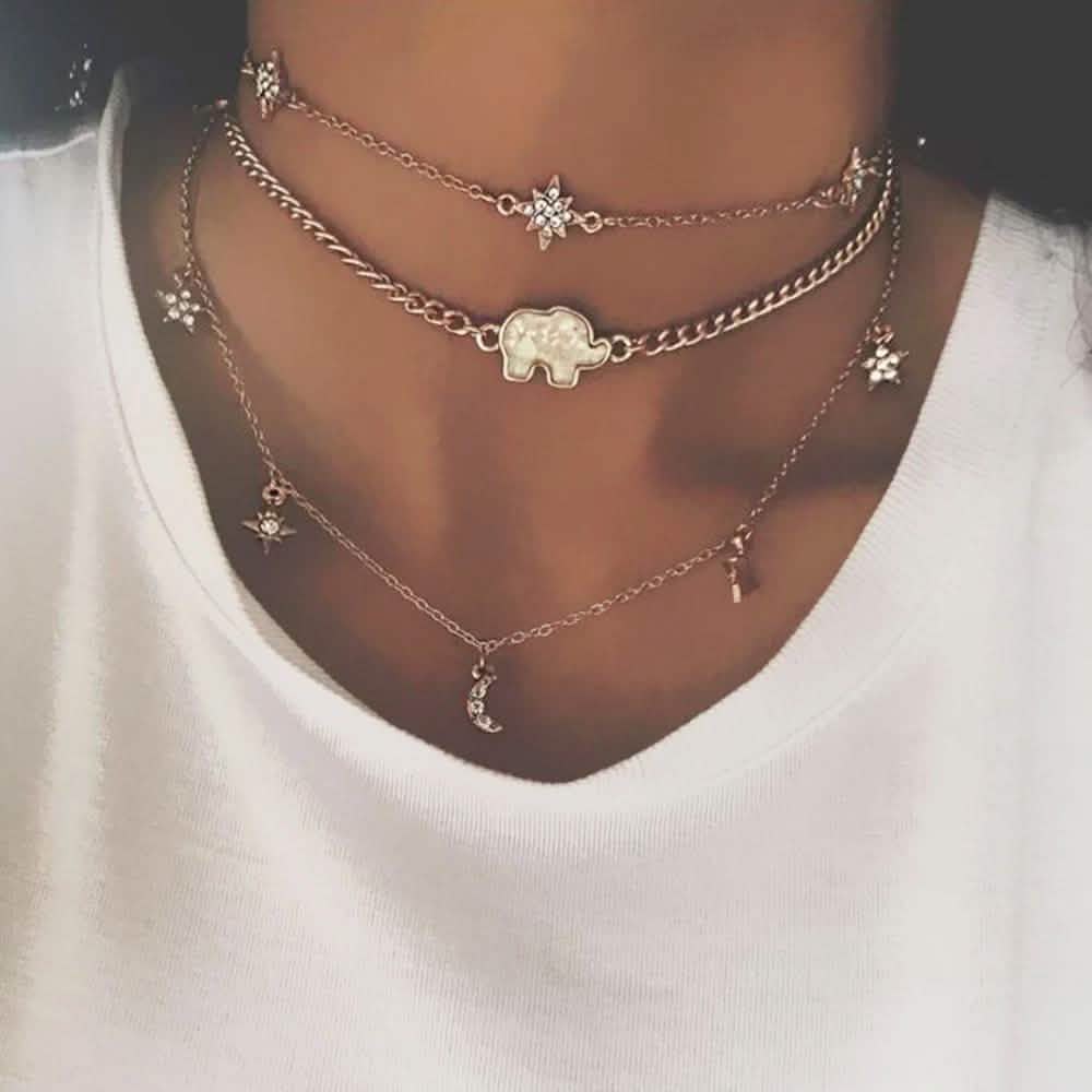 Collar de cadena multicapa hasta la clavícula