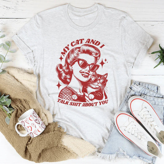 "Mi Gata y Yo Hablamos Mal de Ti" – Camiseta Gráfica para Mamás de Gatos