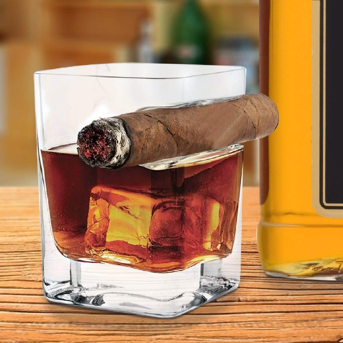 Vaso de whisky estilo Old Fashioned con reposa puros integrado